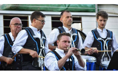 Le Bagad de Nantes fait vibrer Chantenay avant Lorient !